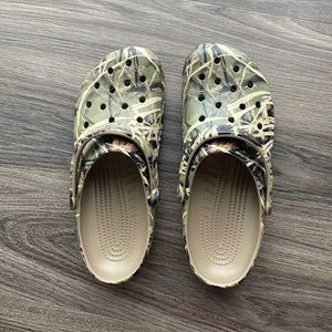 Camo crocs perfect condition